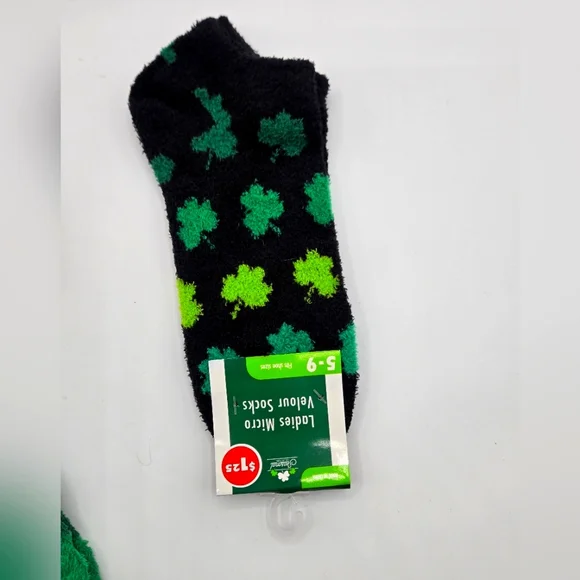 HOLIDAY SOCKS NWT Lot 8 Pks Total Christmas Halloween St. Patrick V-day Sz 9 - Picture 8 of 11